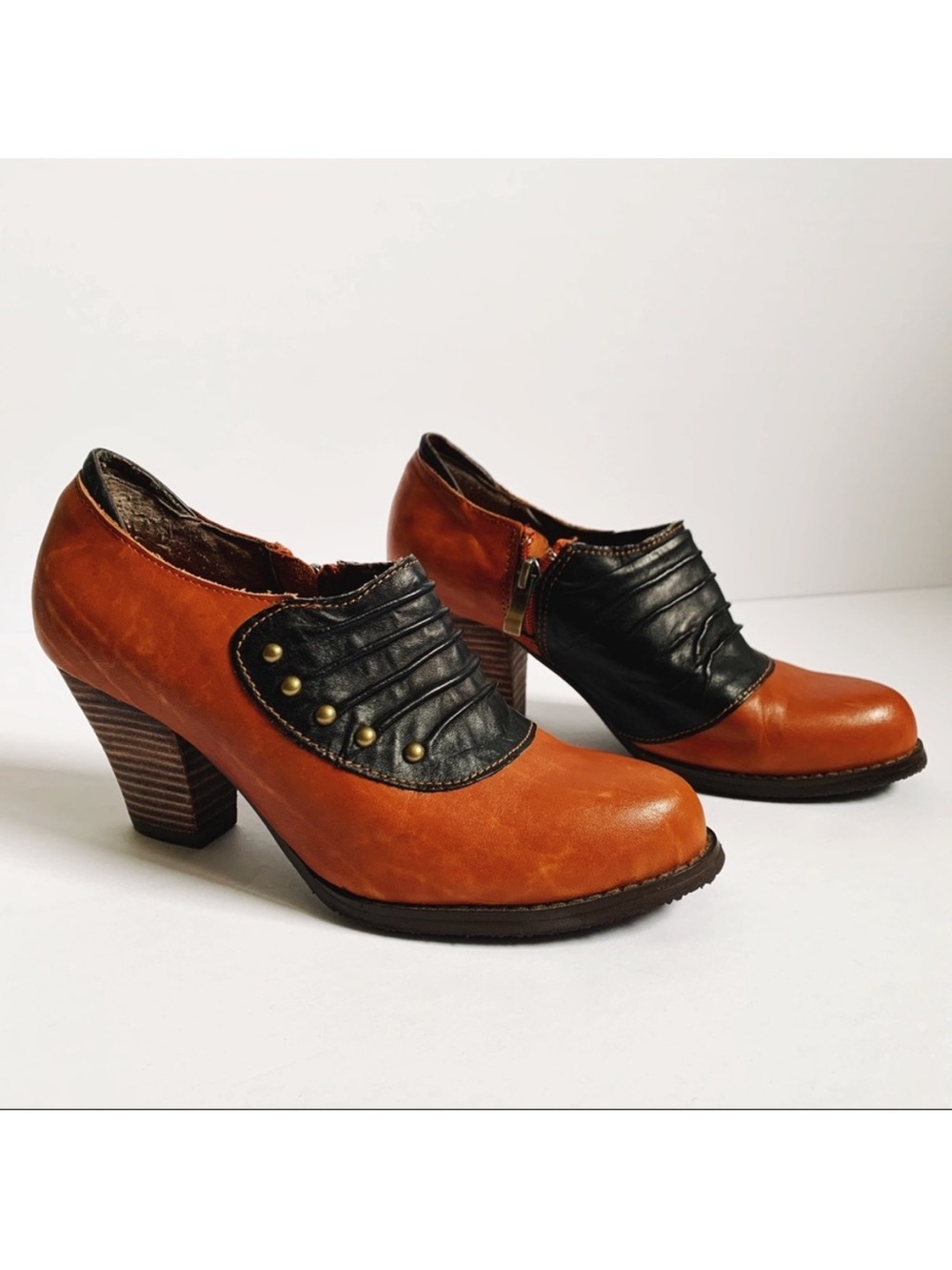 EUC Anthropologie Brown and Black Shoes - Size 6
